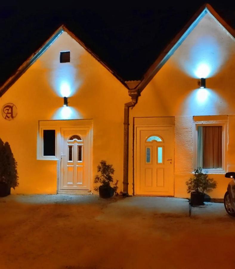 Prenociste Indija Hrvic Apartamento Exterior foto